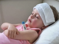 Chăm sóc trẻ sốt như thế nào cho đúng cách?