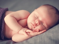 Trẻ một tuần tuổi cần ngủ bao nhiêu?